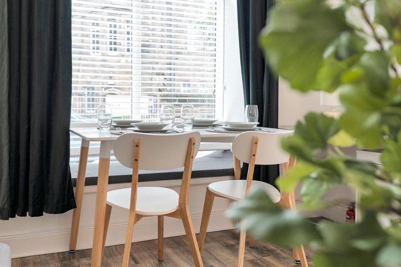 Apartment Centre 2 Bedroom Main Door Edinburgh