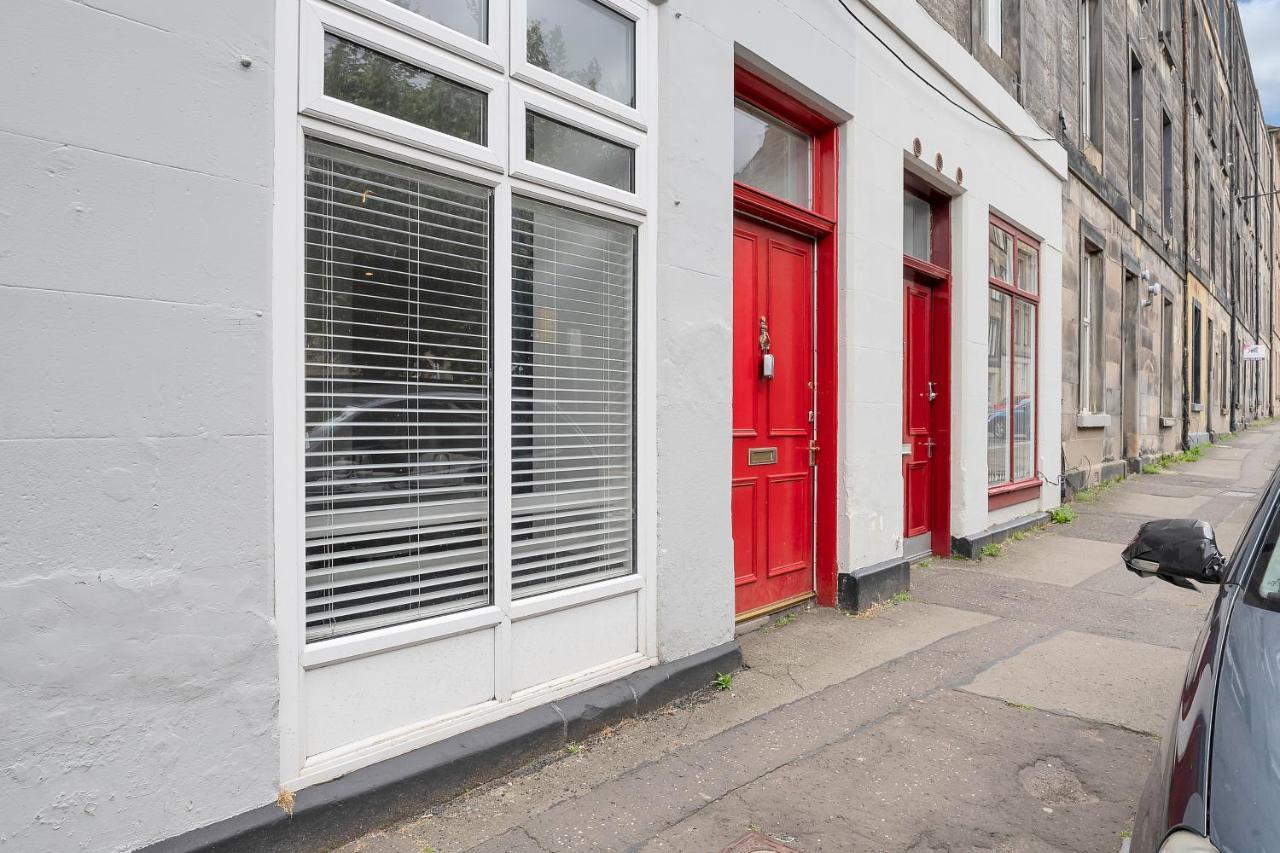 Apartment Centre 2 Bedroom Main Door *
