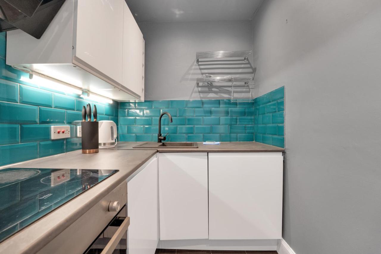 Centre 2 Bedroom Main Door Apartment *