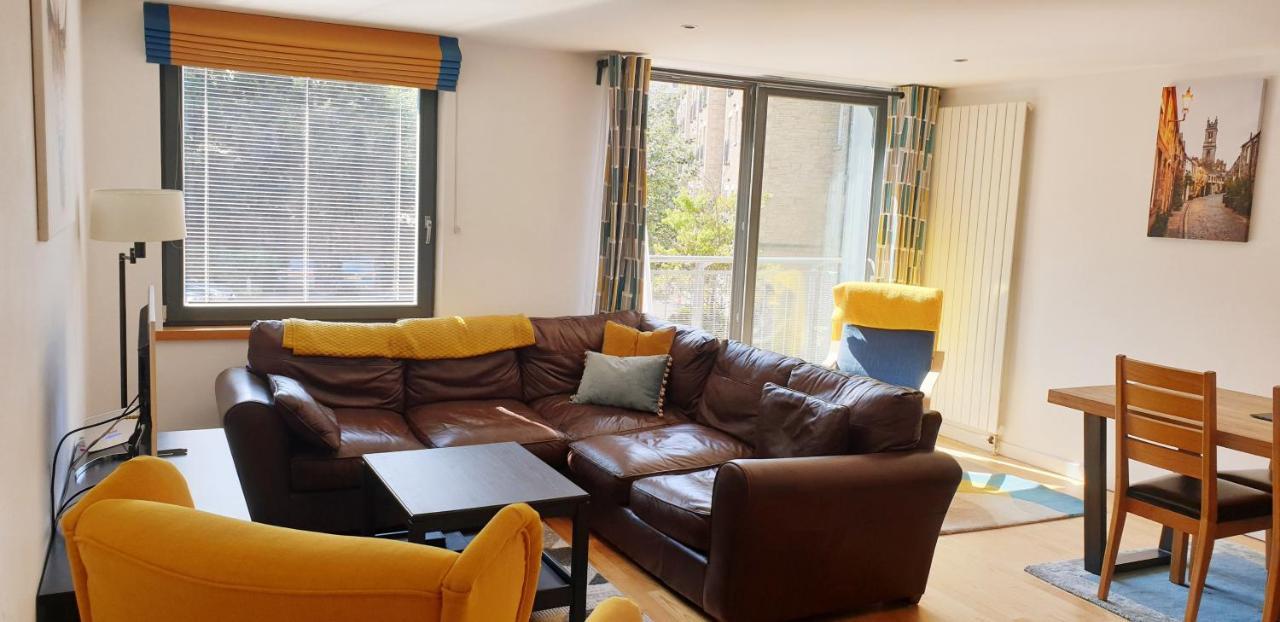 Altido Alluring 3br Apt Near The Centre With Parking Apartment