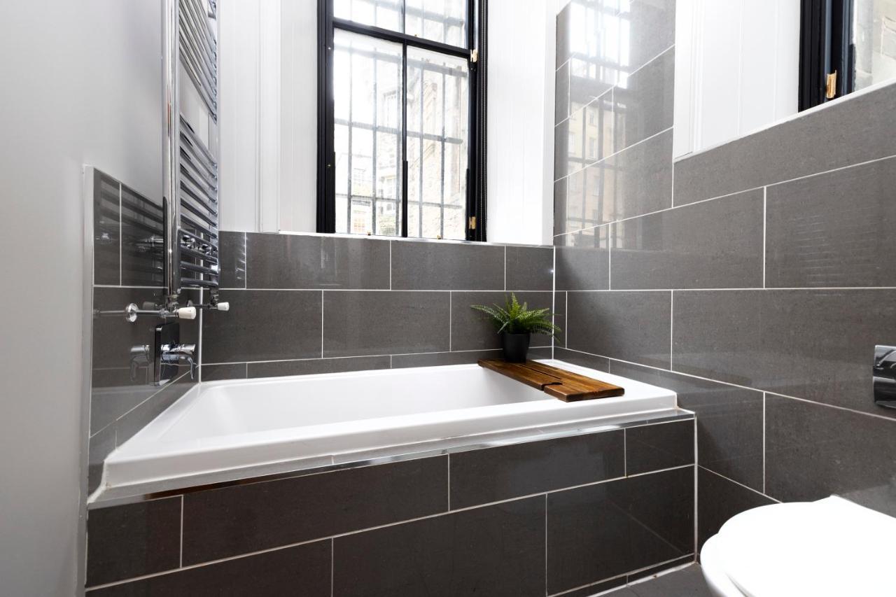 Joivy Chic 2br With Views At The Heart Of Old Town * Edinburgh