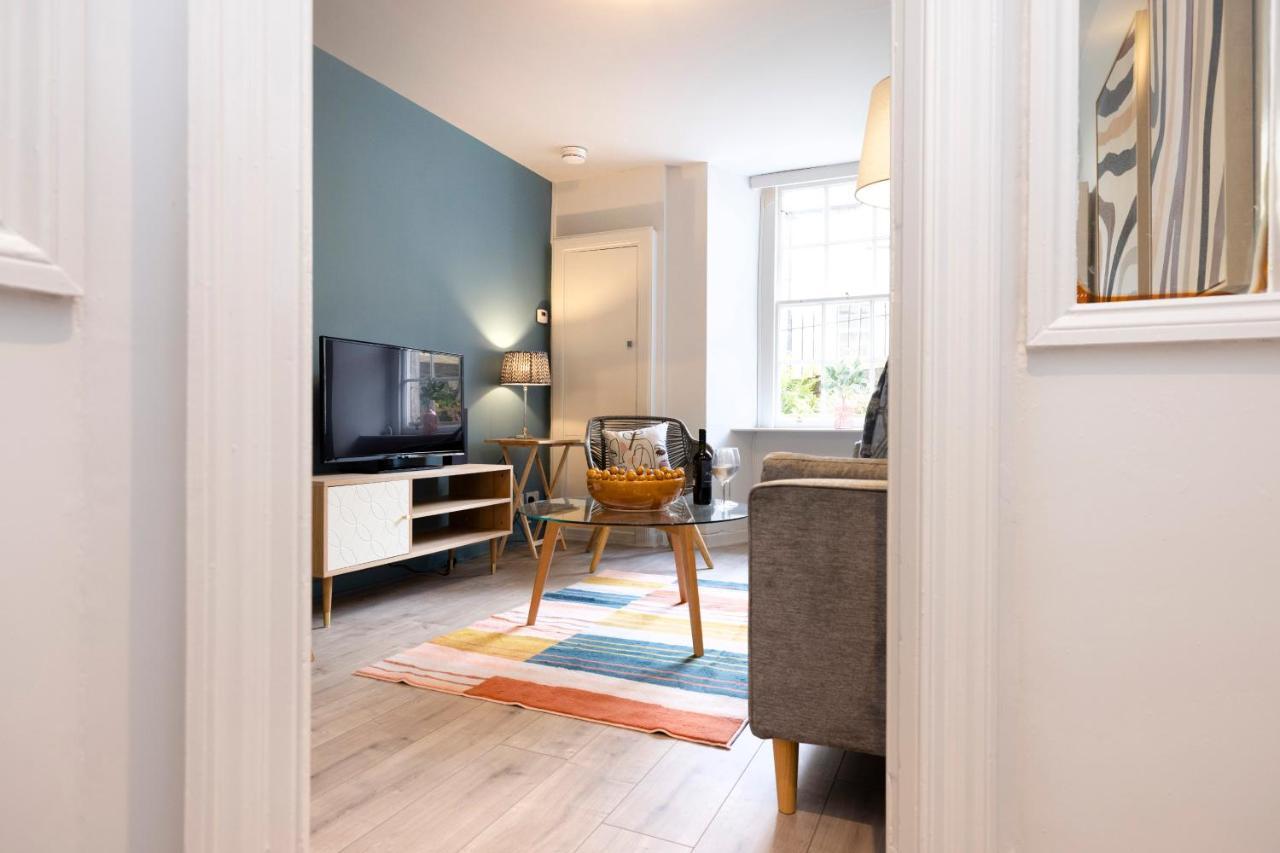 Joivy Modern Flats In New Town * EDI