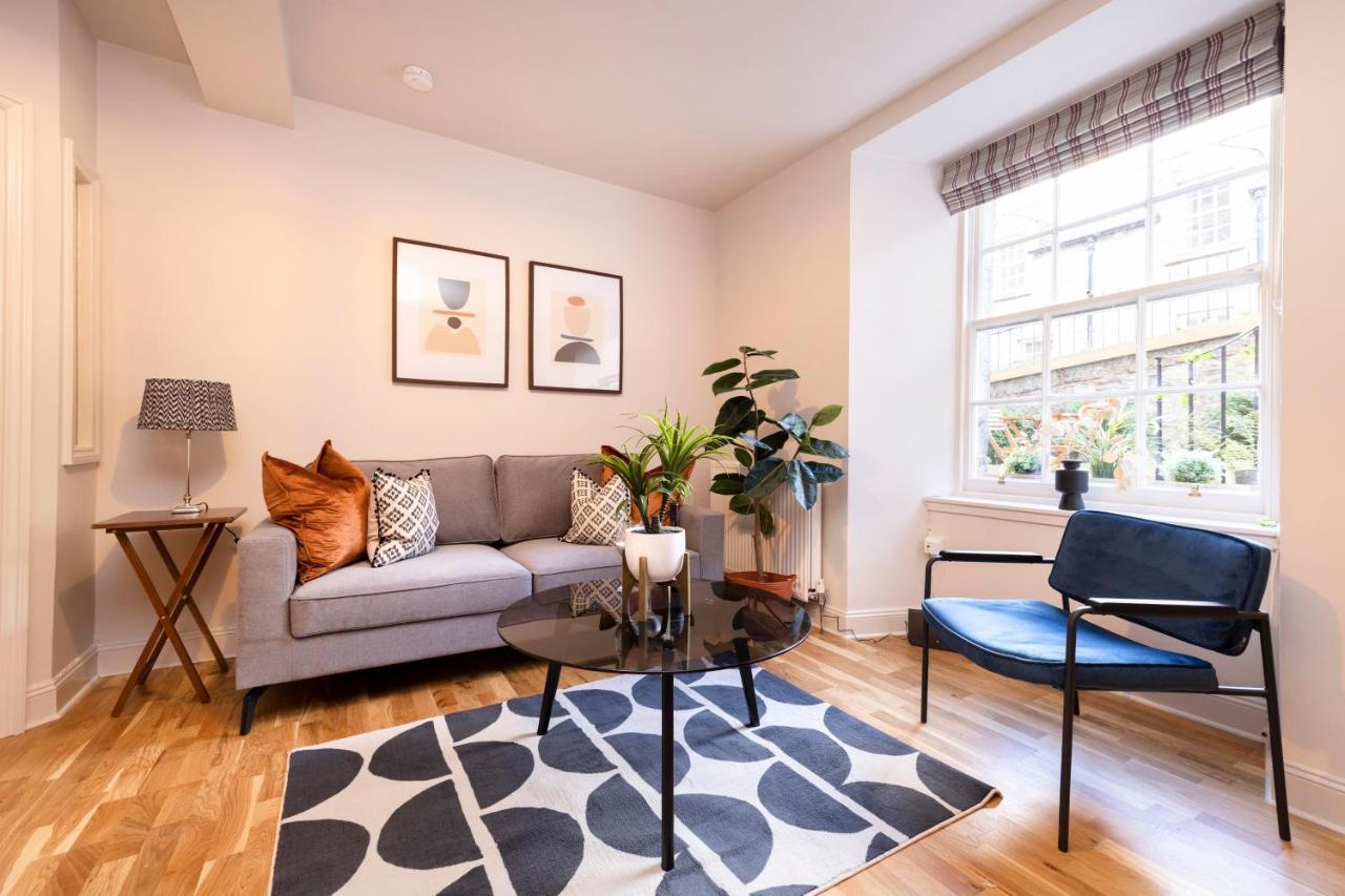 Joivy Modern Flats In New Town * EDI