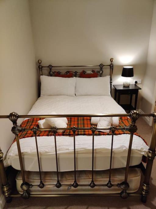 Apartment Next To The Palace And Royal Mile With Parking *