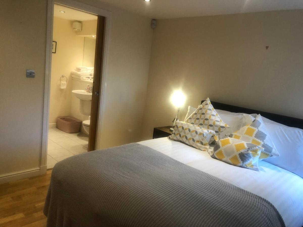 Private Parking 2 Bed 2 Bath Apartment
