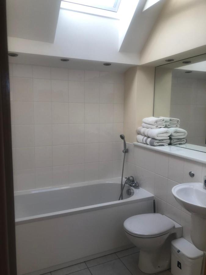 Private Parking 2 Bed 2 Bath Apartment