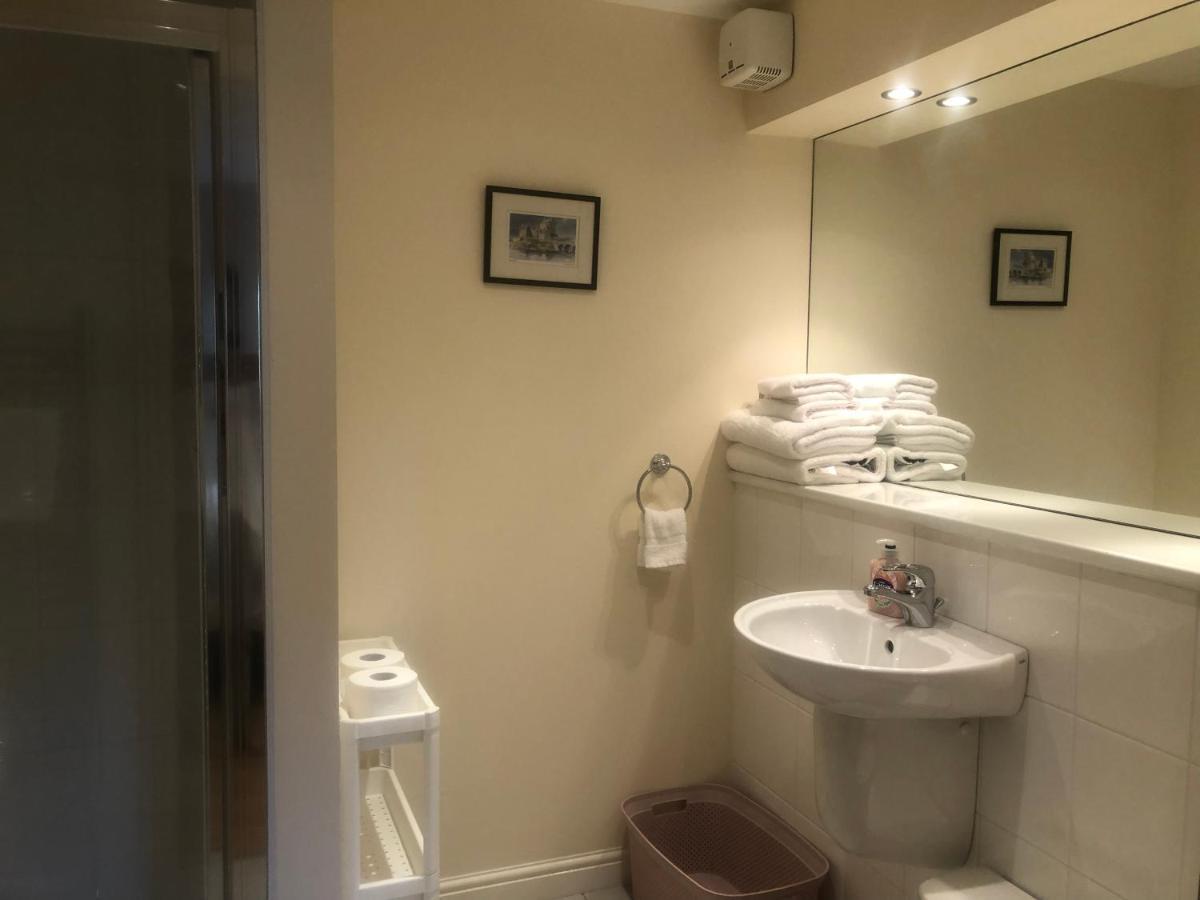 Private Parking 2 Bed 2 Bath Apartment