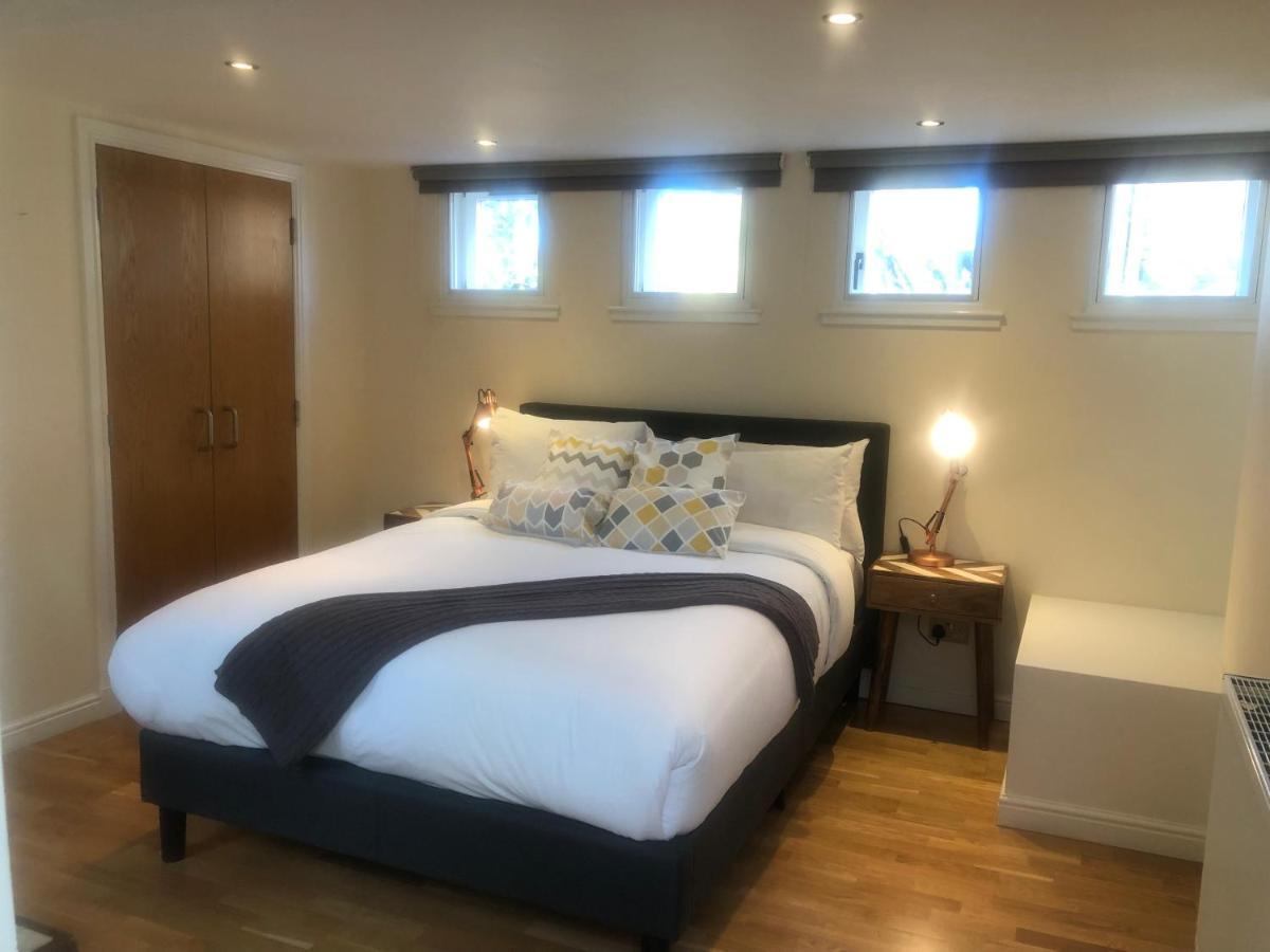 Private Parking 2 Bed 2 Bath Apartment