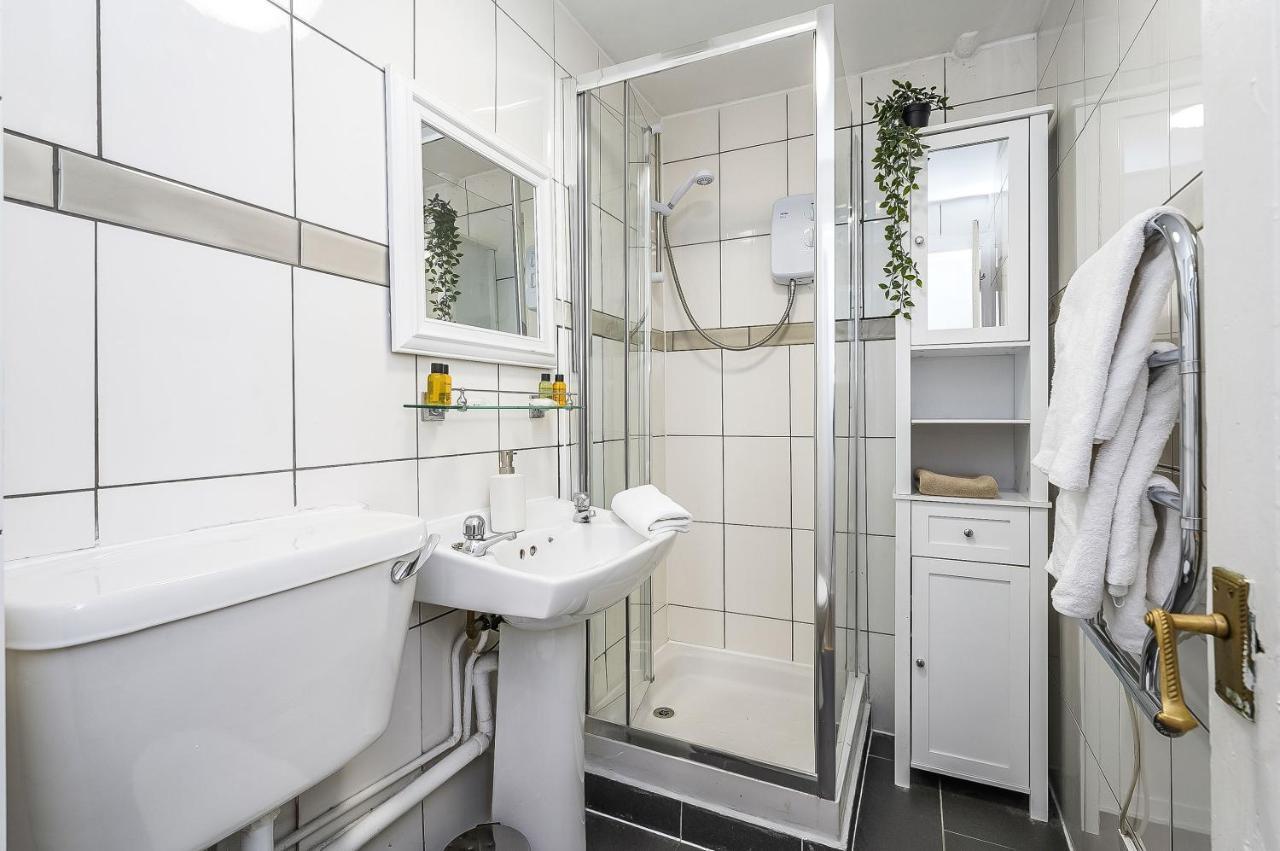 Centre 2 Bedroom Main Door Apartment Edinburgh