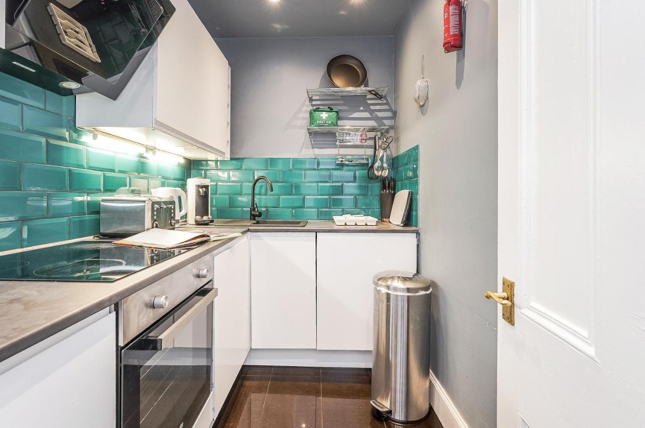 Centre 2 Bedroom Main Door Apartment Edinburgh