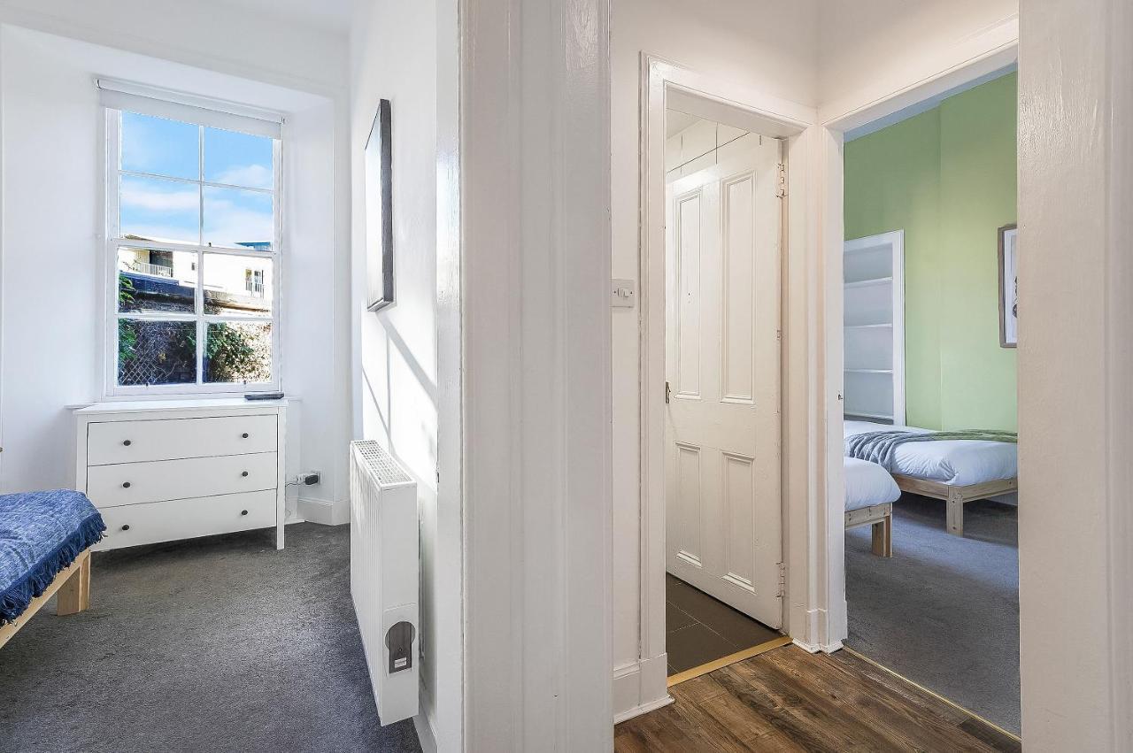 Apartment Centre 2 Bedroom Main Door