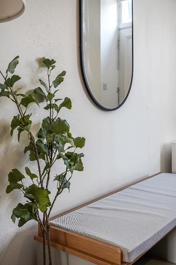 Apartment Centre 2 Bedroom Main Door *