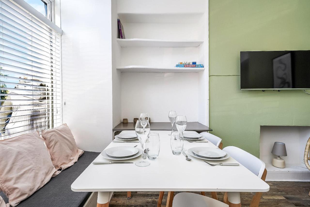 Apartment Centre 2 Bedroom Main Door *