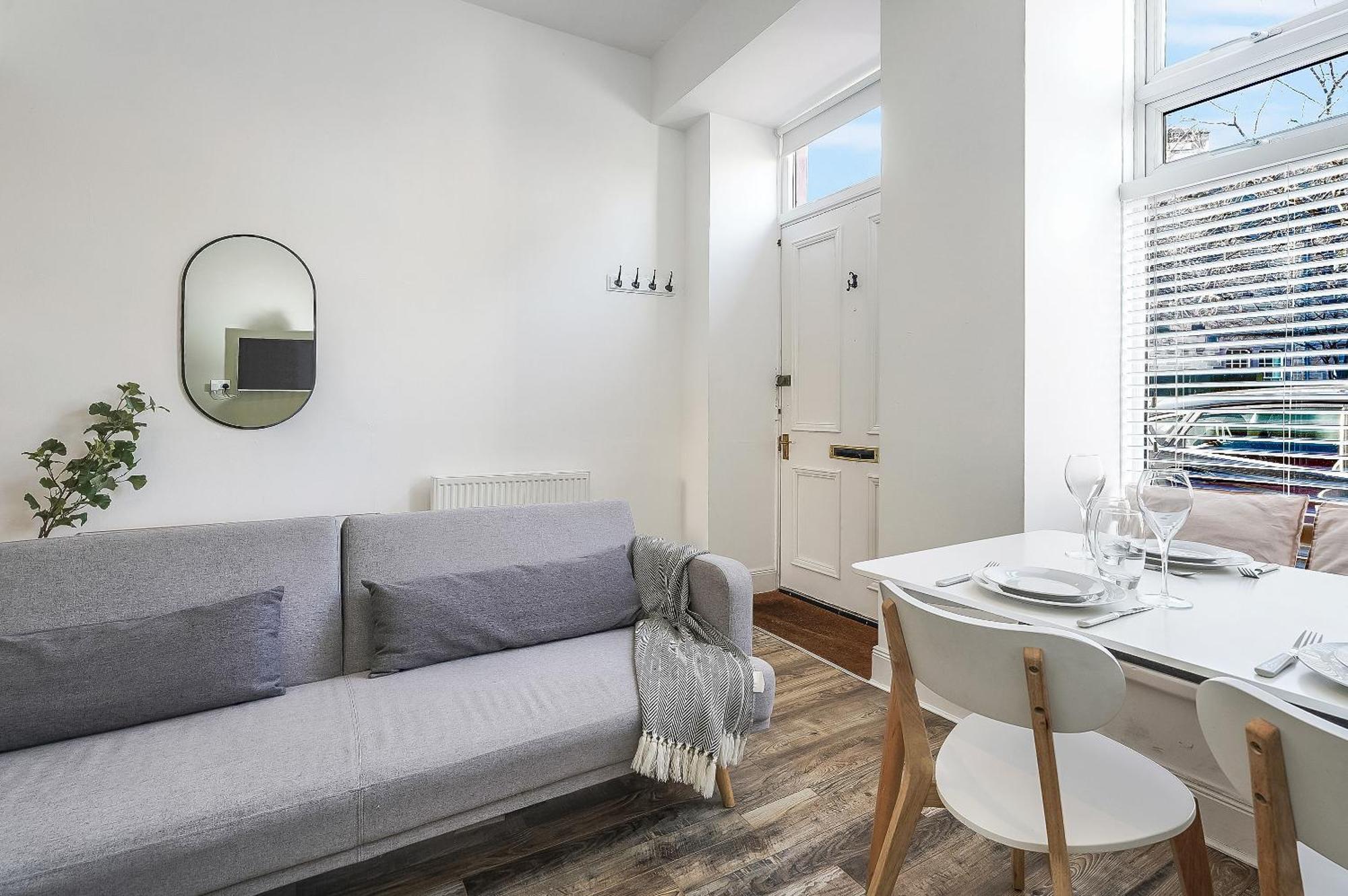 Apartment Centre 2 Bedroom Main Door