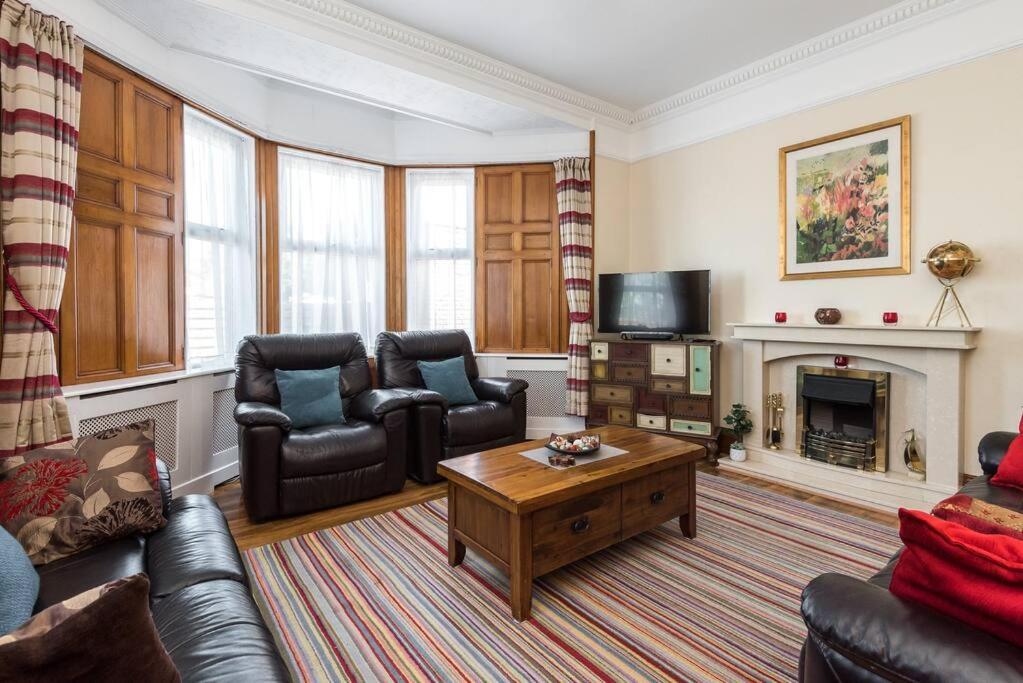 Abercorn Semi-detached House