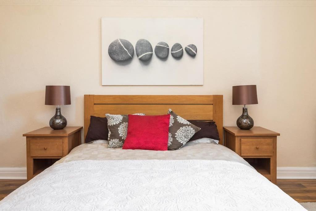 Abercorn Semi-detached House Holiday home *