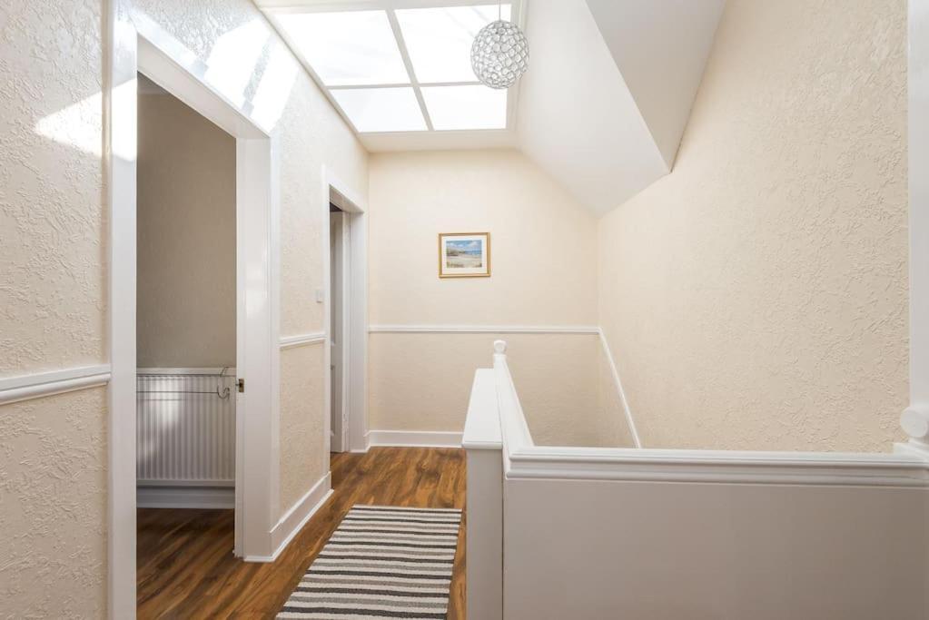 Abercorn Semi-detached House Holiday home *
