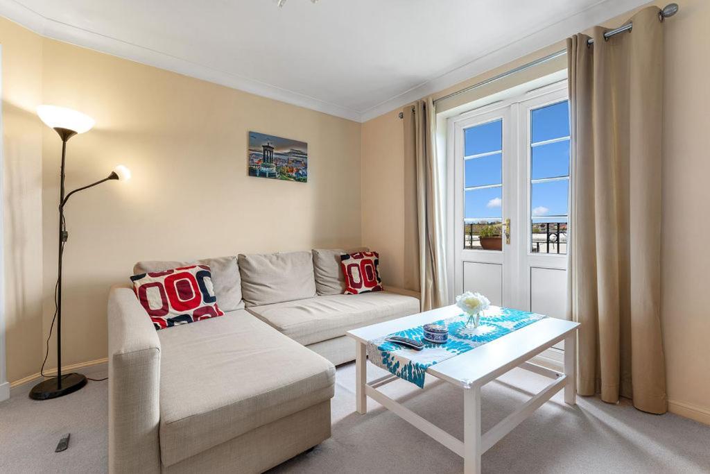 Modern 1br Flat - Free Parking + Lift