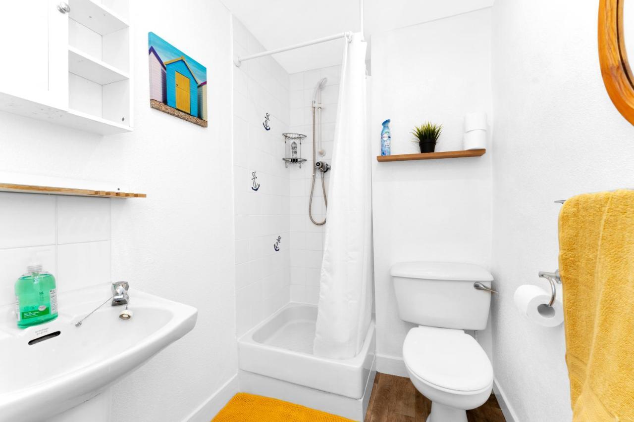 Modern & Spacious 1 Bedroom - Close To Centre - Sleeps Up To 3 Guests