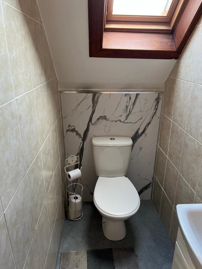 4 Bed Near Airport