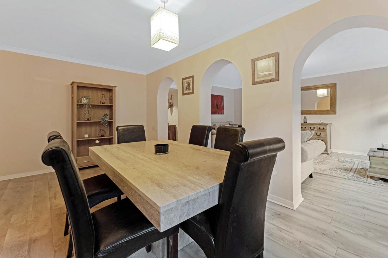 Elegant & Unique Getaway - Spacious 3 Bedroom, 2 Bathroom Centre - Free Allocated Parking. Appartement Édimbourg