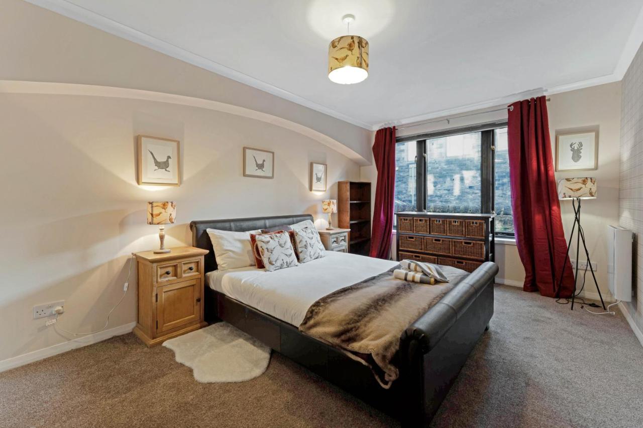 Elegant & Unique Getaway - Spacious 3 Bedroom, 2 Bathroom Centre - Free Allocated Parking. Appartement Édimbourg