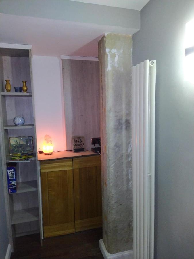 Lovely 2 Bedroom B-listed Converted Whisky Bond Appartement