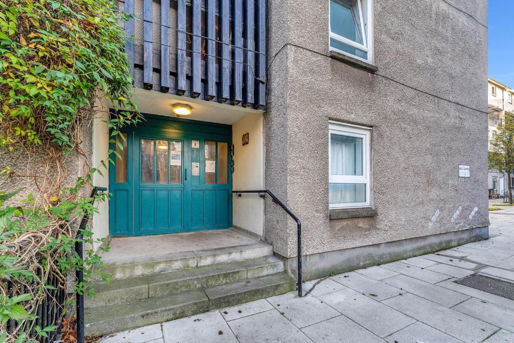 Edinburgh City Centre Aishia/Sakina Apartment EDI