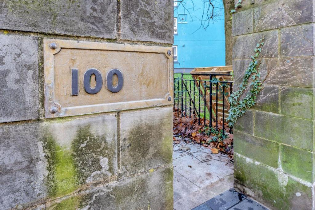 Edinburgh City Centre Aishia/Sakina Apartment *