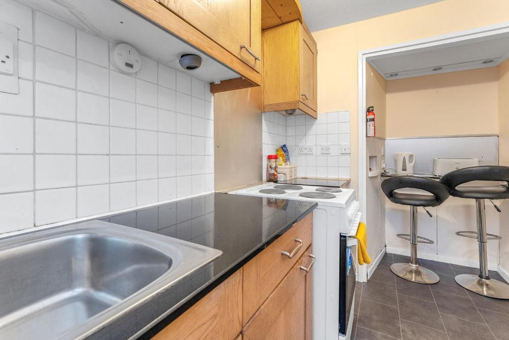 Edinburgh City Centre Aishia/Sakina Apartment EDI
