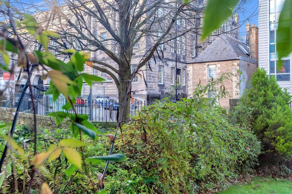 Apartment Edinburgh City Centre Aishia/Sakina Apartment *