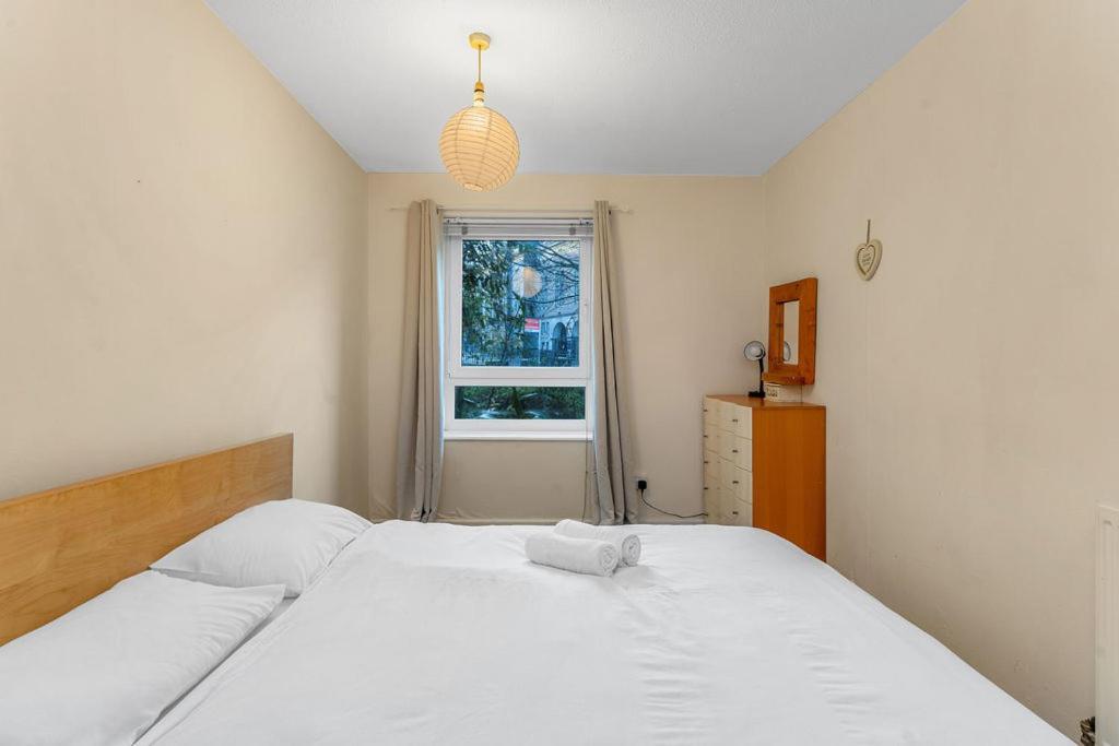 Edinburgh City Centre Aishia/Sakina Apartment *