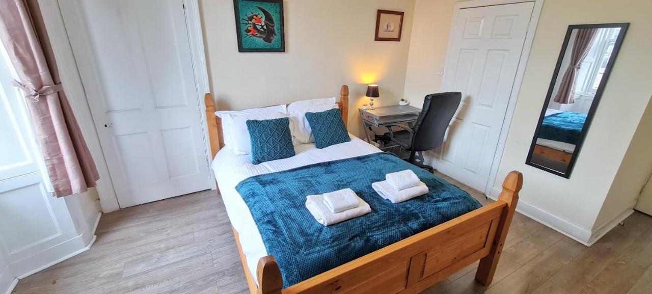 Guest house Spacious Ensuite In Centre - Five Star Amenities - Excellent Location *