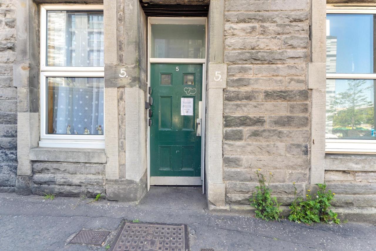 Modern & Spacious 1 Bedroom - Close To Centre - Sleeps Up To 3 Guests *