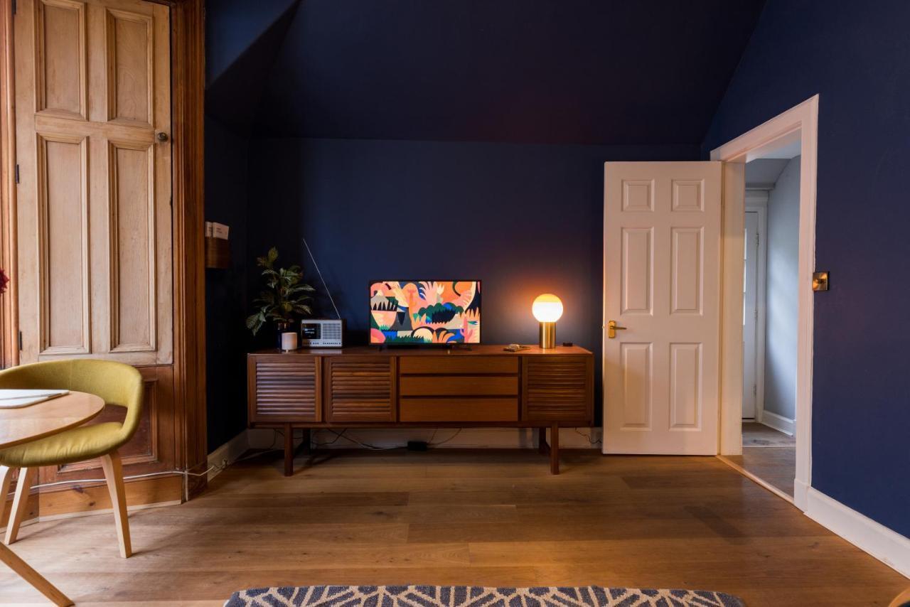 Joivy Contemporary With Free Parking Holiday home