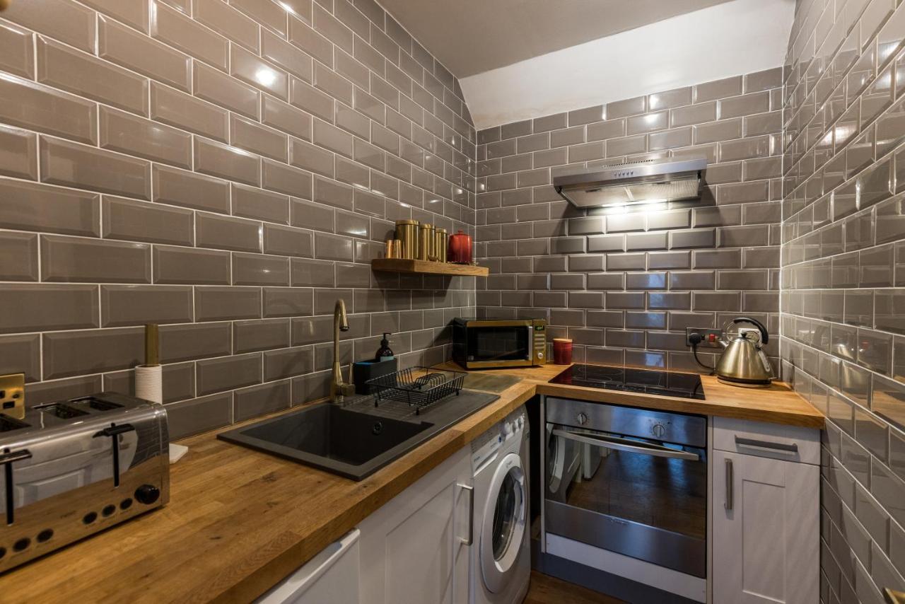 Joivy Contemporary With Free Parking Holiday home *