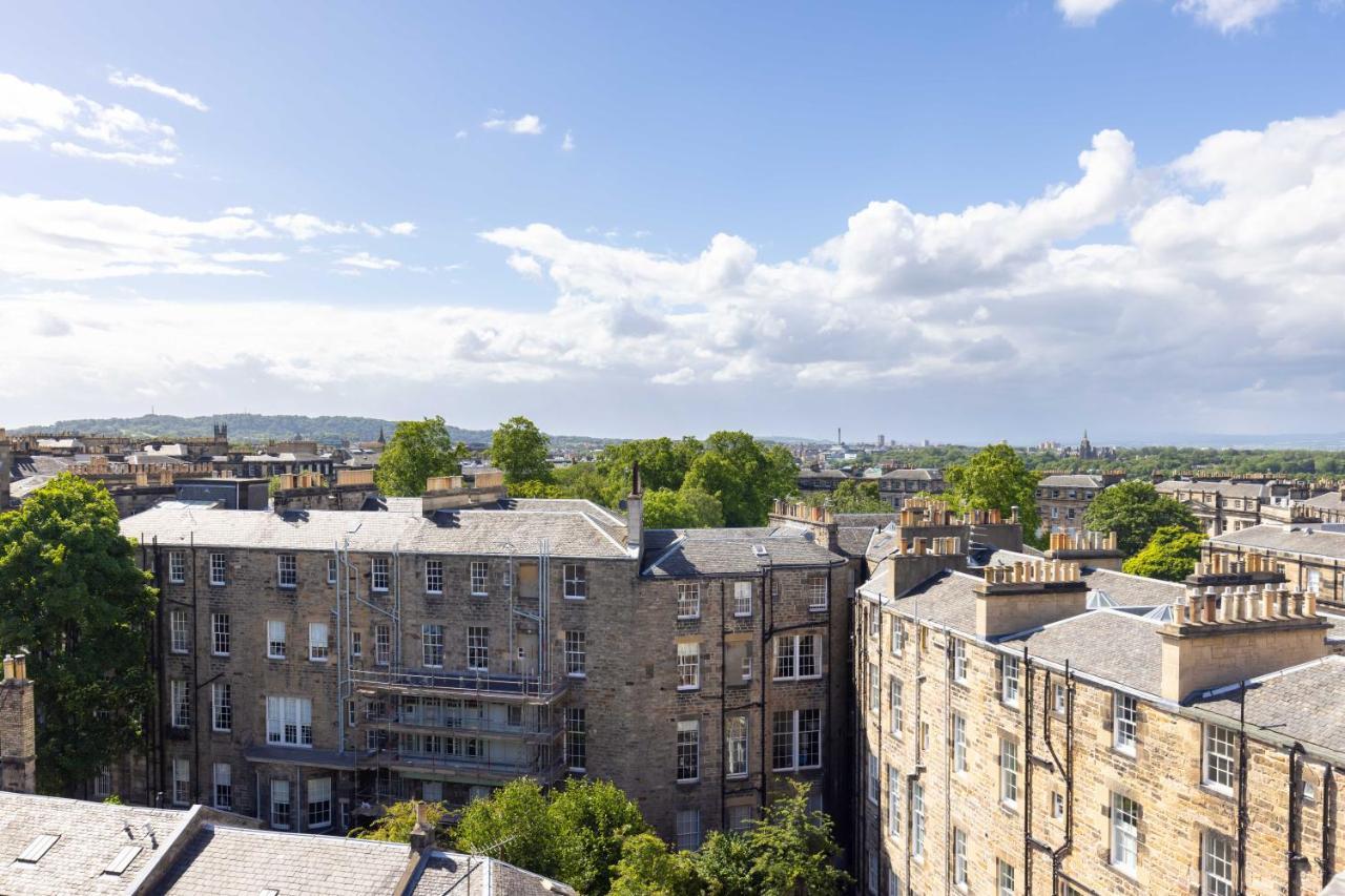 Joivy Beautiful Penthouse With Terrace & Jacuzzi Edinburgh