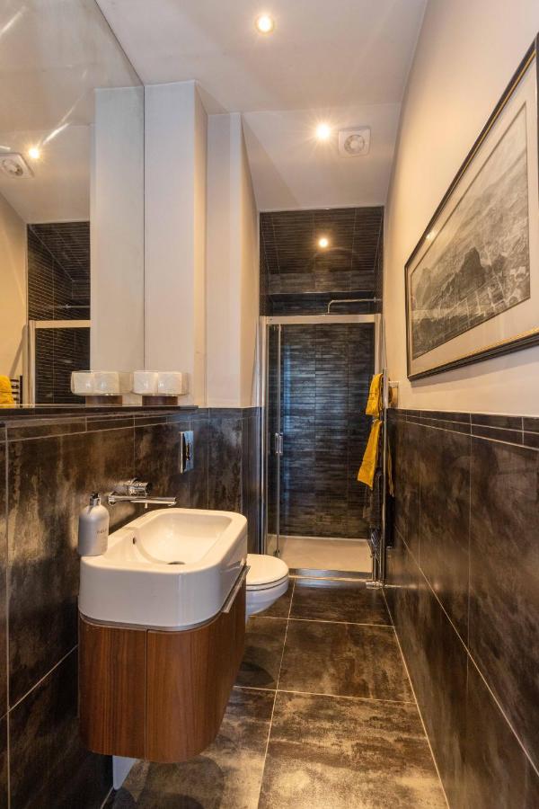 Joivy Beautiful Penthouse With Terrace & Jacuzzi Apartment Edinburgh