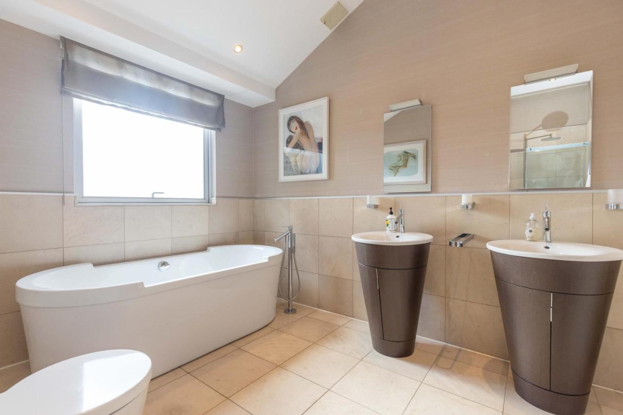 Joivy Beautiful Penthouse With Terrace & Jacuzzi Apartment *