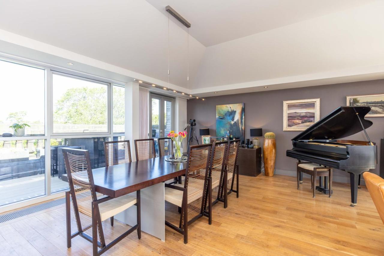 Joivy Beautiful Penthouse With Terrace & Jacuzzi Edinburgh