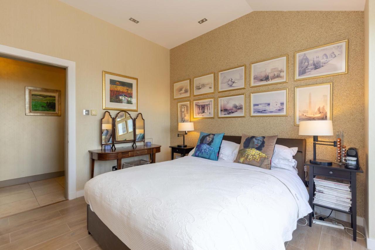 Joivy Beautiful Penthouse With Terrace & Jacuzzi Apartment Edinburgh