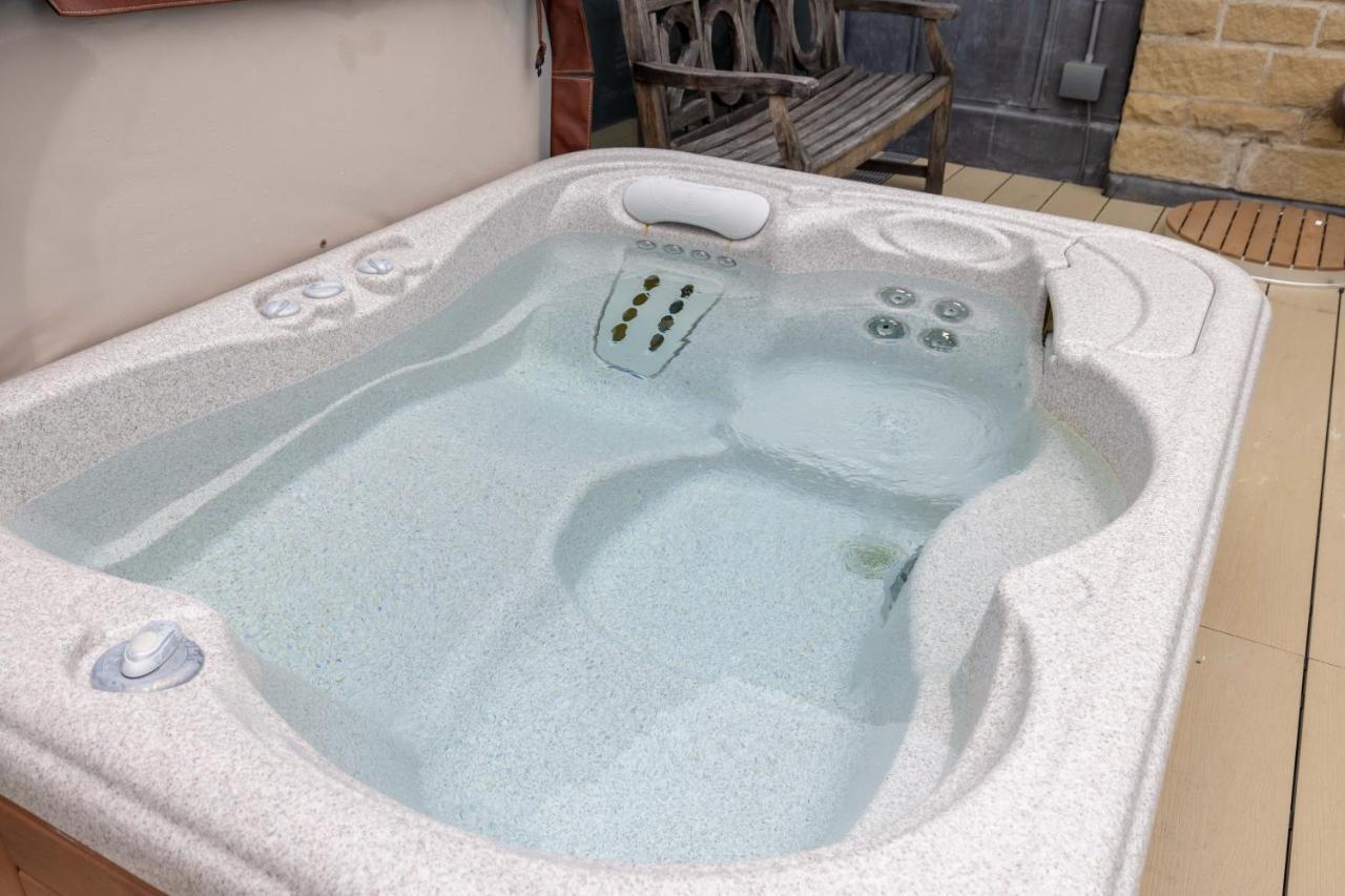 Joivy Beautiful Penthouse With Terrace & Jacuzzi Edinburgh