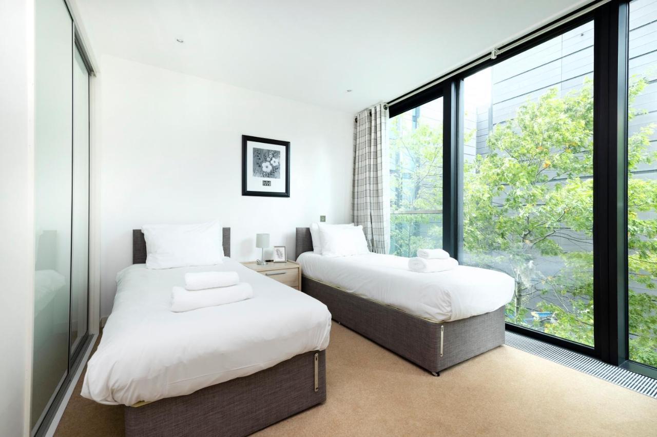 Altido Elegant Flat Near The Meadows With Parking Apartment
