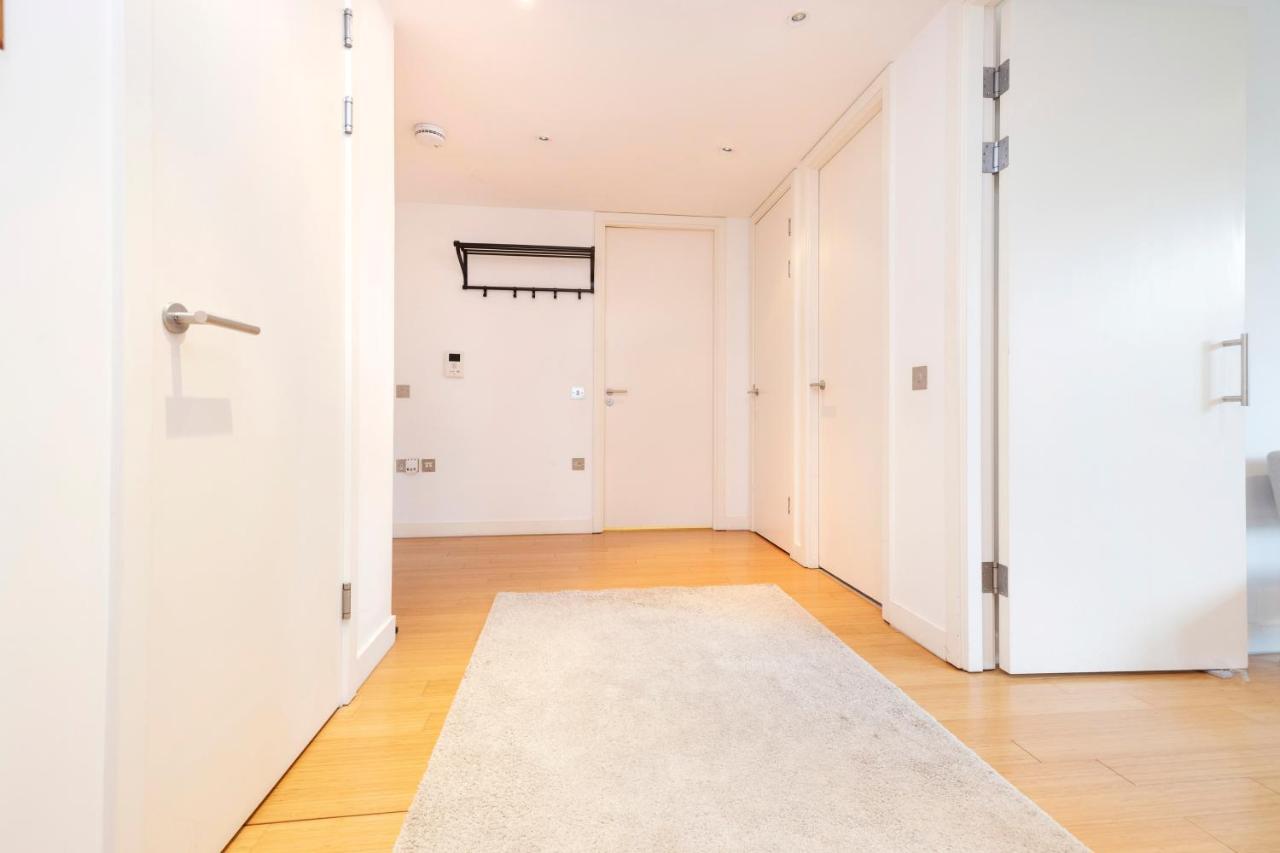 Altido Elegant Flat Near The Meadows With Parking Apartment
