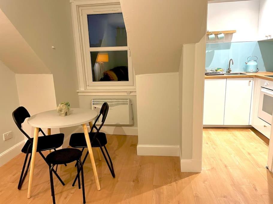 Apartment Loft In Joppa EDI