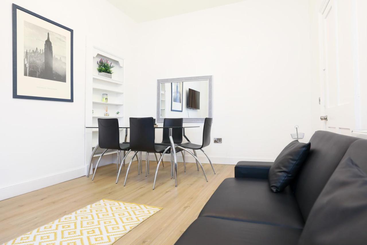 Stunning Modern 3 Bedroom *