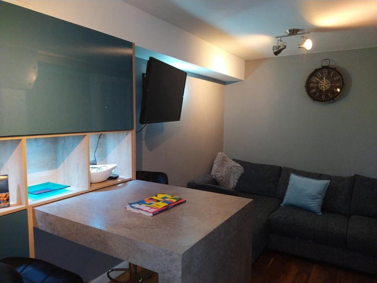Lovely 2 Bedroom B-listed Converted Whisky Bond Appartement *