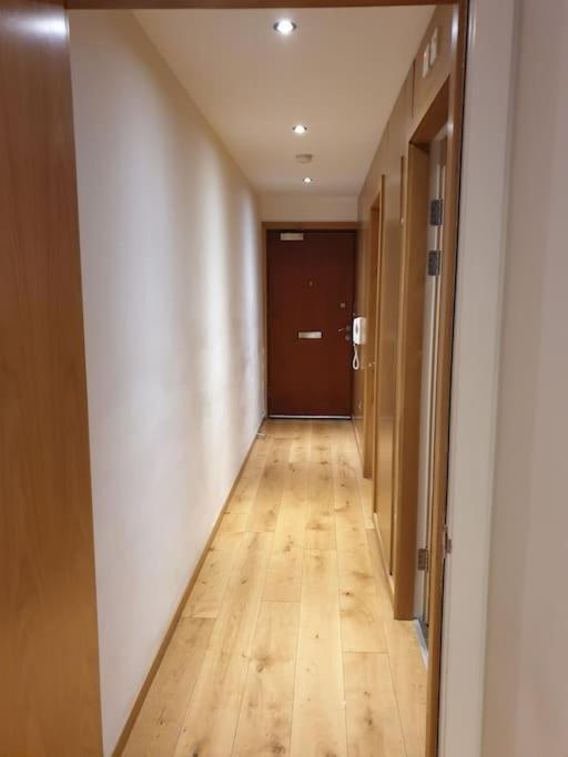 Modern, Centre 1 Bed, Ground Floor Apartment *