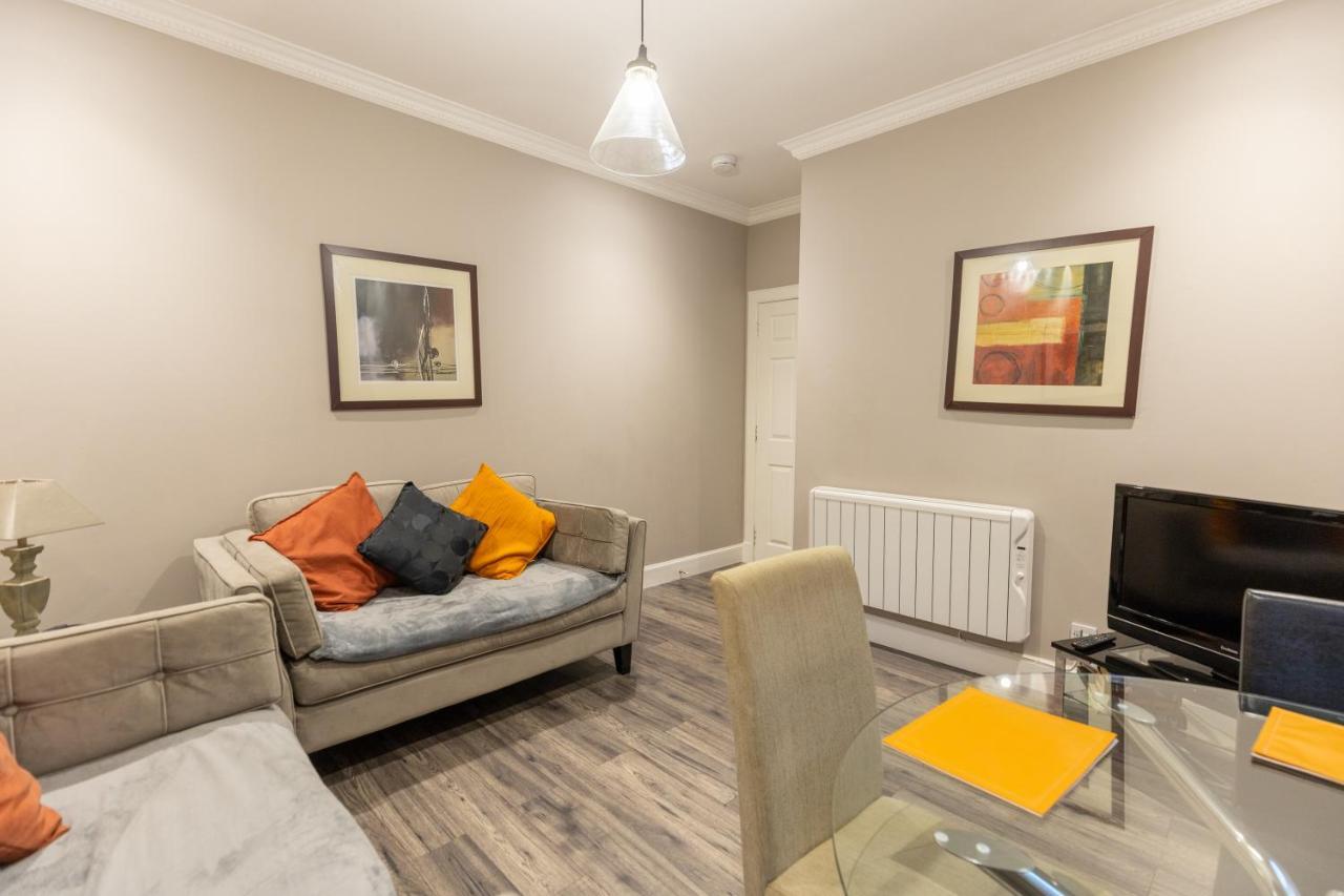 Two Bedroom Within Walking Distance To Centre Appartement *