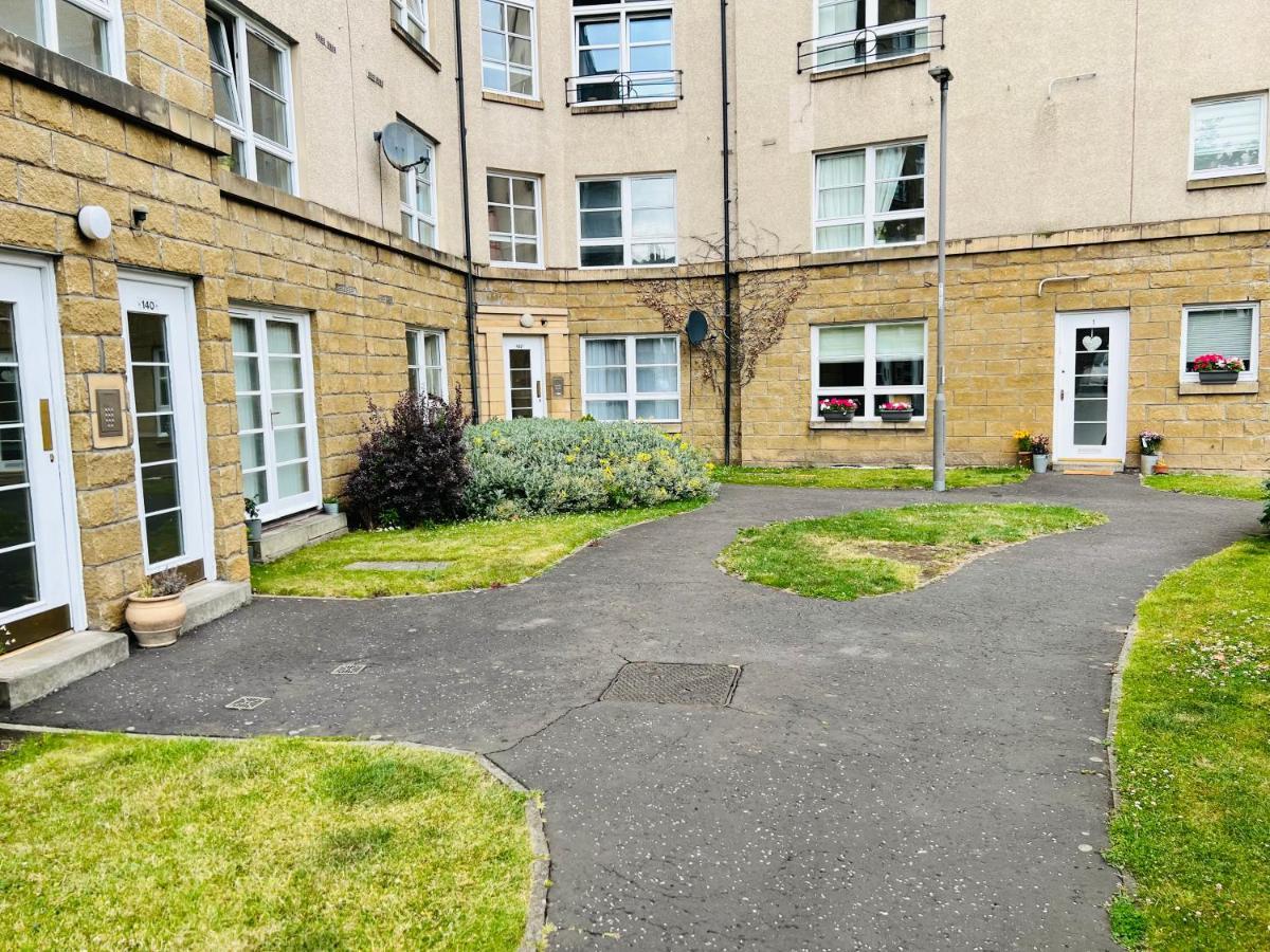 Peaceful 2 Bedroom Flat With Free Parking *